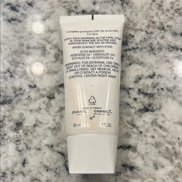 CHANEL UV Essentiel Protection Sunscreen & ROOT pucker performance brand new - Picture 2 of 4